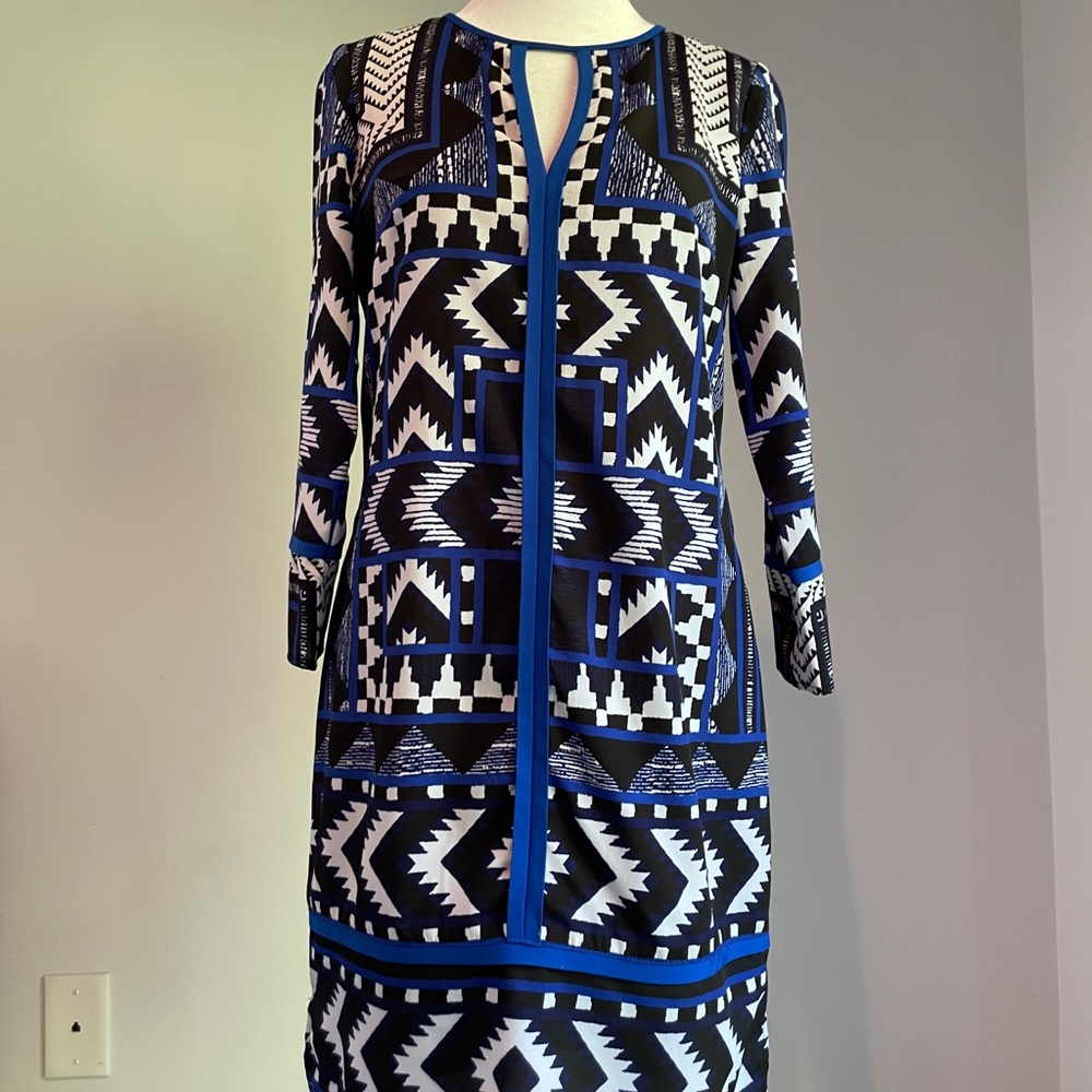 Vince Camuto Geometric Tribal‎ Print Shift Dress 3/4 Sleeve Keyhole Blue Black 2